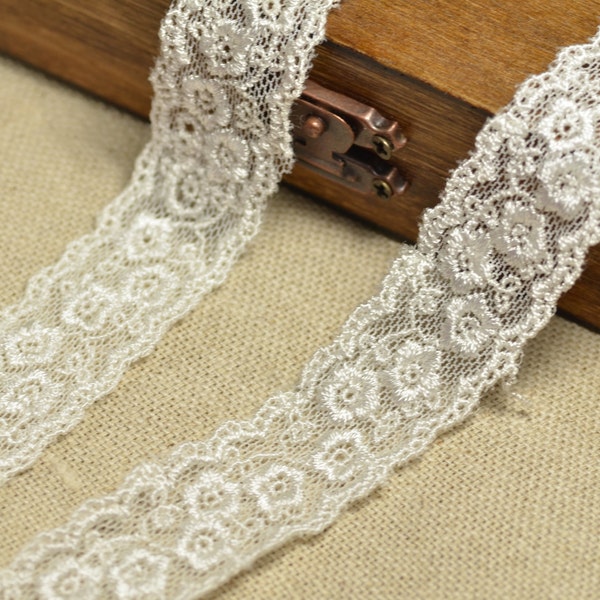 Vintage Lace Fabric / Lace Ribbon / Lace Trim /  Ivory Lace Trim - 1 Yard