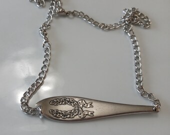 Fairoaks 1909  Spoon Pendant With Christmas Wreath