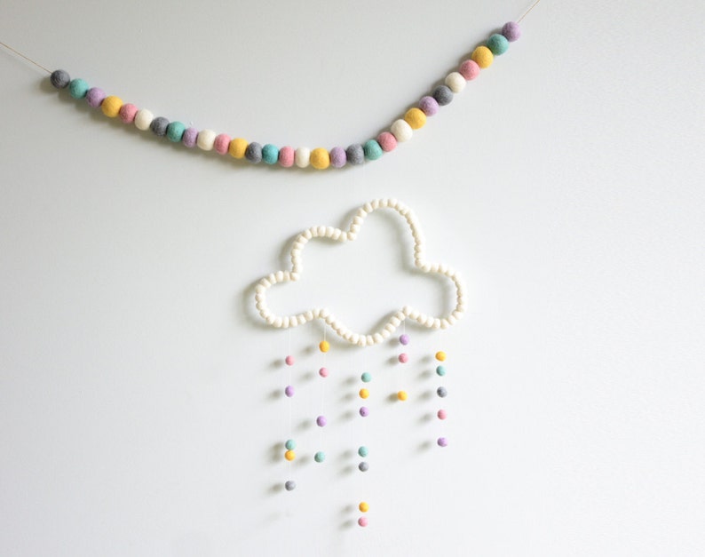 Cloud Mobile. Blanc. Nursery Mobile. Chambre bébé enfants. Décor de bébé. Mobile coloré. Chambre pour enfants. Cadeau homewares. Pom-poms feutres image 3