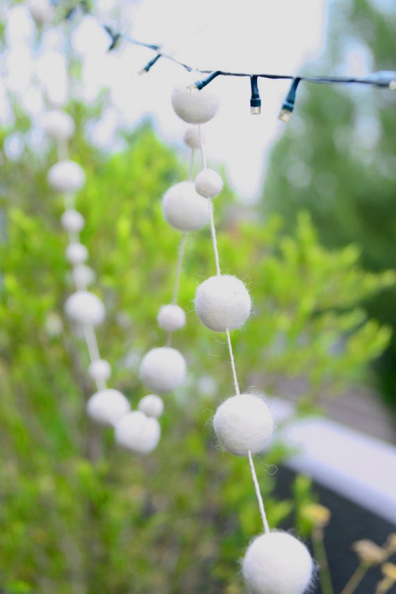 White Felt Ball Garland. 2M. OFF WHITE. Christmas Garland. Ivory Wedding Decor. Party Decoration. 35 Balls 2 metres. Nursery Decor. Winter