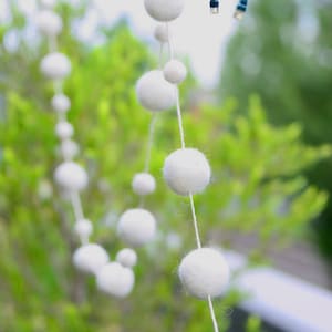 White Felt Ball Garland. 3M. OFF WHITE Garland. Ivory Wedding Decor. Party Decoration. 50 Felt Balls 3metres Garland.Nursery Decor.Winter