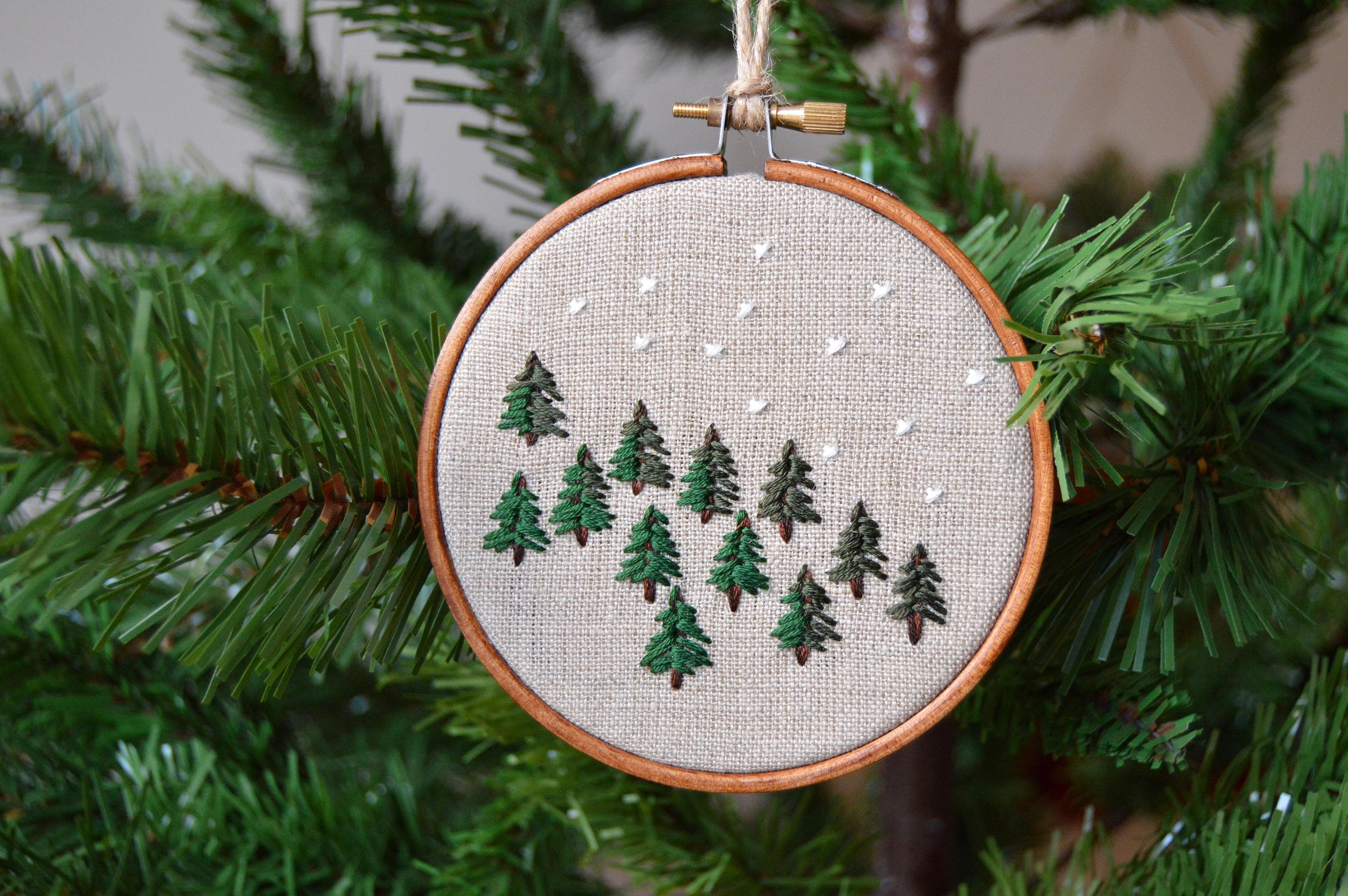 Broderie de Pin Forêt d'hiver, Décoration d'arbre Noël, Ornement Idée Cadeau, Art Broderie Festive |