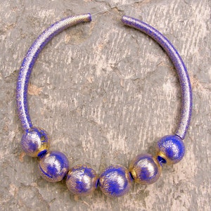 Collar cristal burbuja-Collar cristal murano-Cuentas huecas pan de oro 24 kt con 2 tubos huecos-Azul real