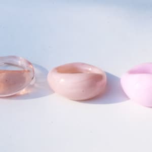 Reabastecido! Coleção de anéis de vidro ROSA 2 - Coleção de anéis de vidro - Anel de lâmpada EXTRA PEQUENO - Cores rosa - Anel Lampwork Bague en verre -