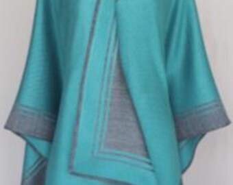 Chal de alpaca - Diseño de líneas. Colores reversibles, elegante y versátil.