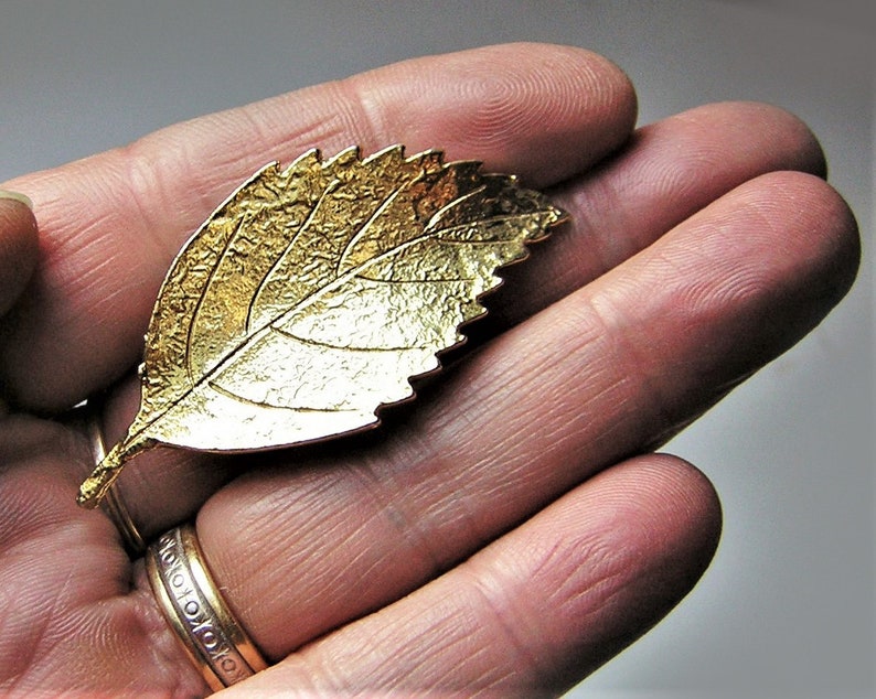 mint condition golden color leaf 2 good quality Fancy brooch