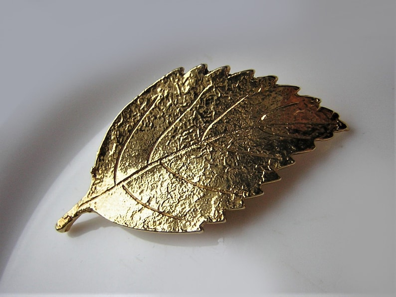 mint condition golden color leaf 2 good quality Fancy brooch
