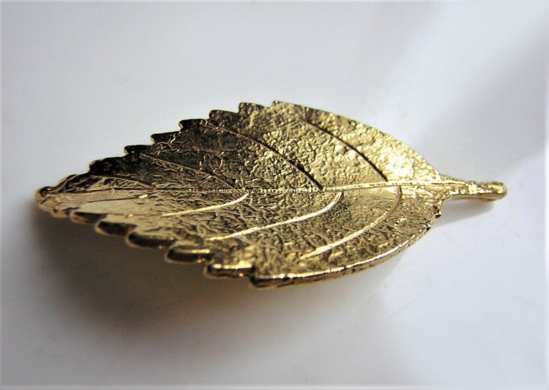 mint condition golden color leaf 2 good quality Fancy brooch