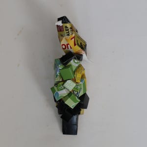 Sijs muurvogel uit verpakkingskarton