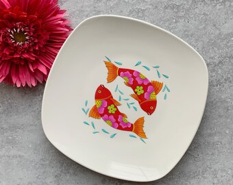 Square white porcelain plate with goldfish illustration