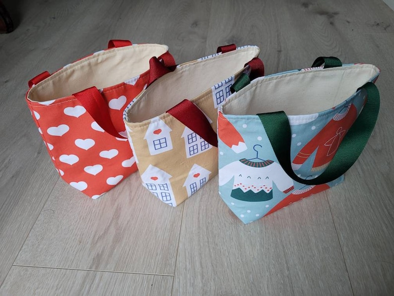 Adorable set of three resuable gift bags mini totes