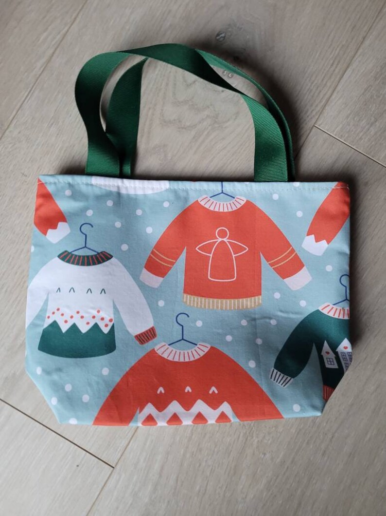 Adorable set of three resuable gift bags mini totes