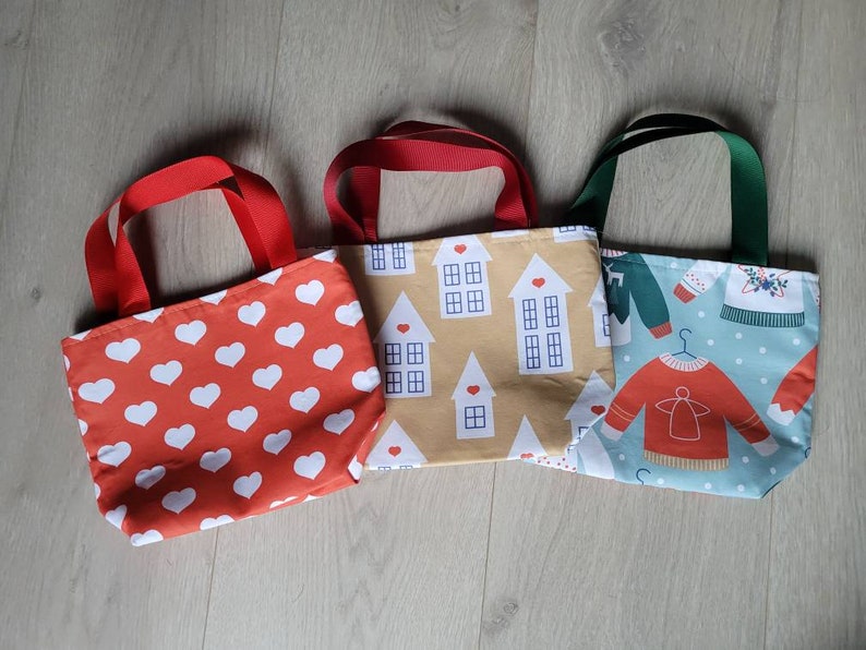 Adorable set of three resuable gift bags mini totes