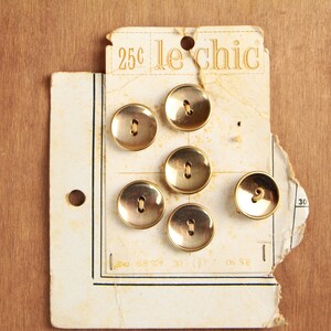 Vintage Le Chic gold colored 6 metal buttons