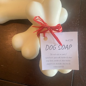 Savon artisanal pour chien au lait de chèvre aux huiles essentielles (lavande, menthe poivrée, bois de cèdre et arbre à thé)