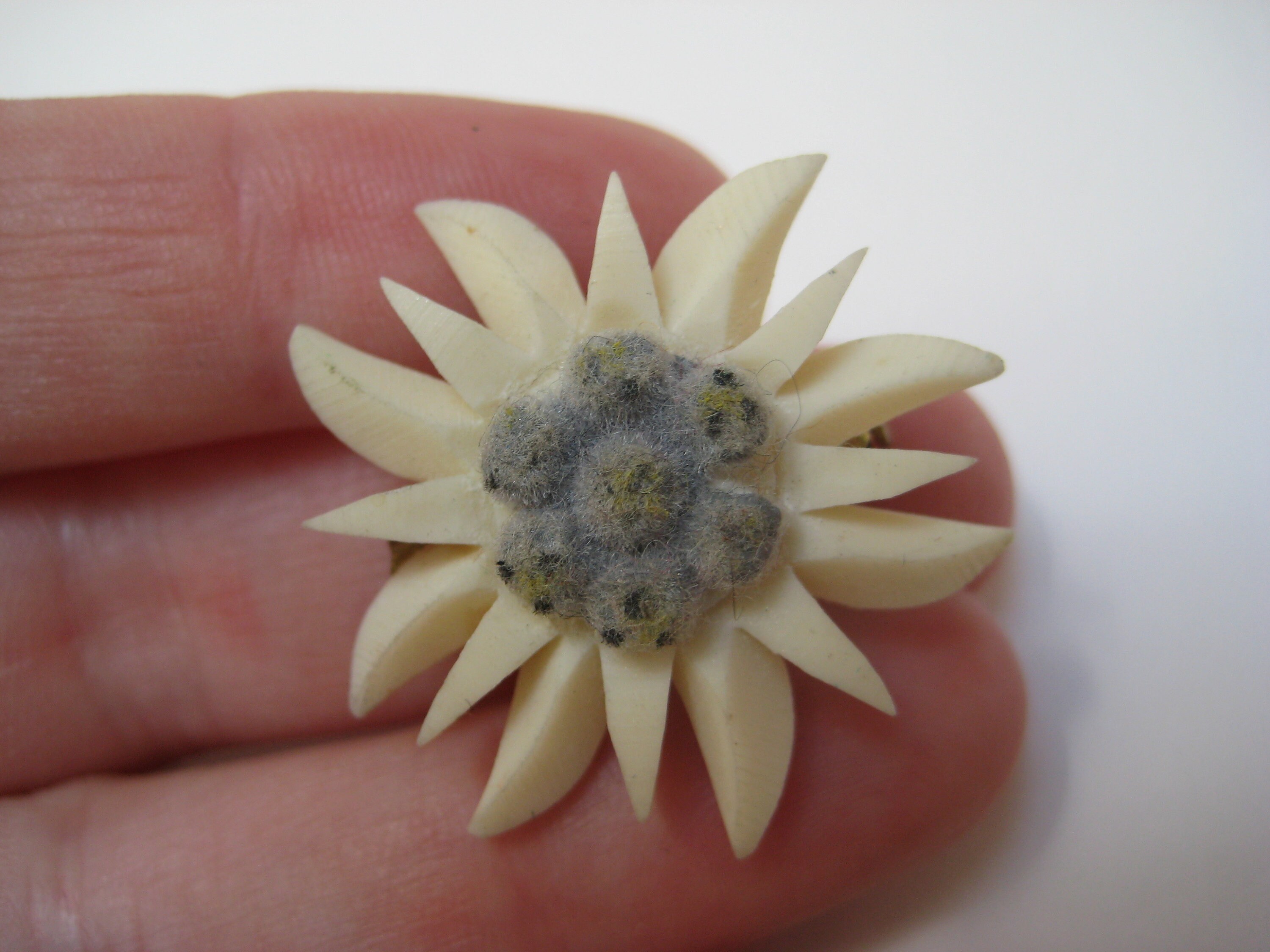 Vintage 1950s Celluloid Edelweiss Alpine Flower Brooch