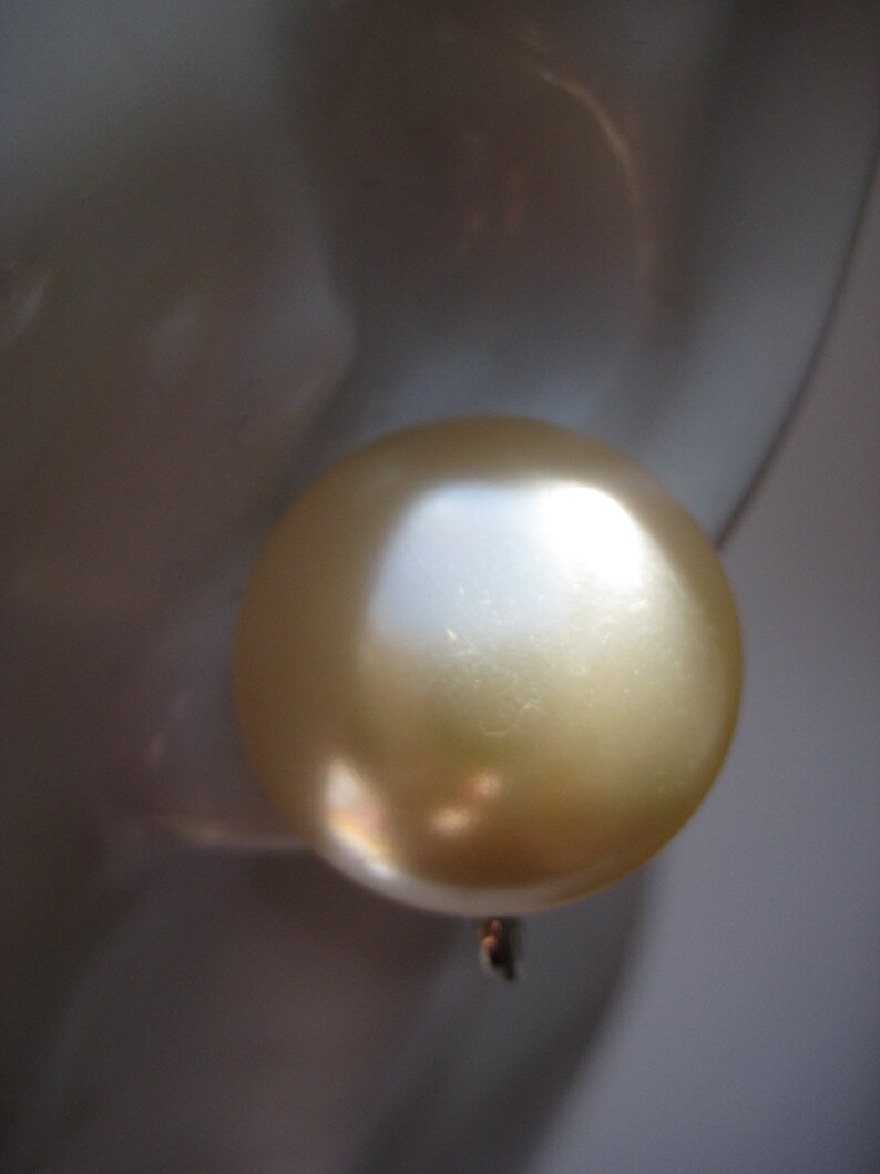 Vintage 1980s Plastic Imitation Pearl Screw Back Earrings