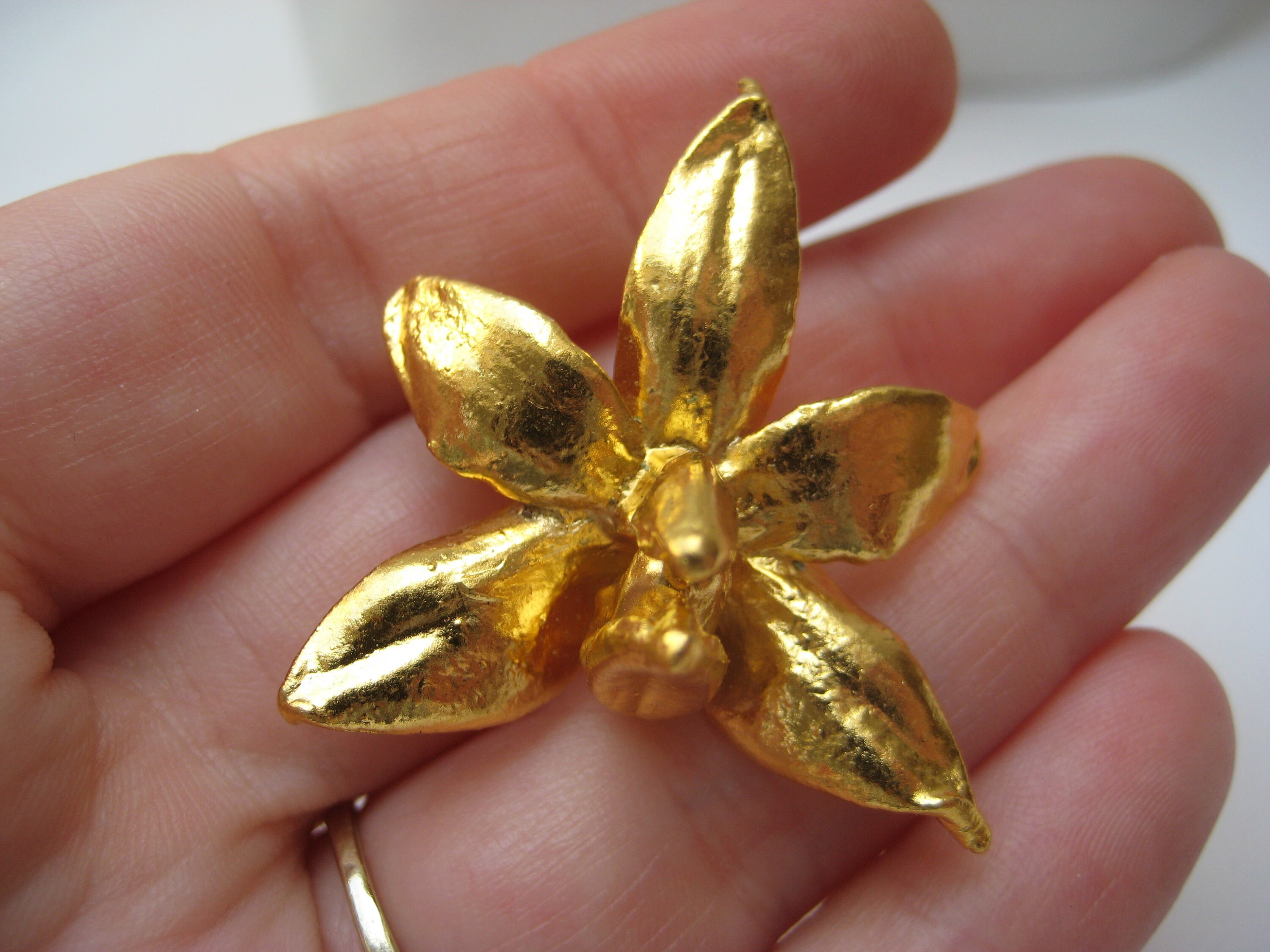 FortheLoveofKitsch Vintage 22K GP Coated Flower Brooch Pendant