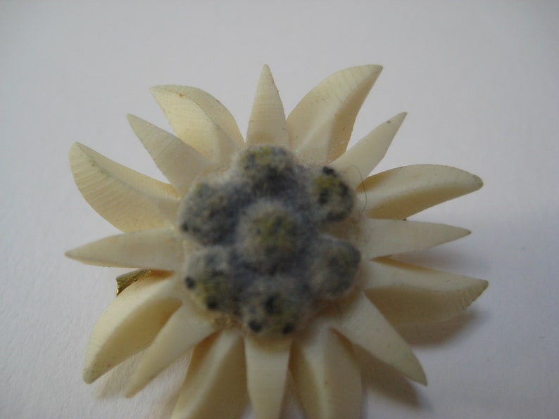 Vintage 1950s Celluloid Edelweiss Alpine Flower Brooch