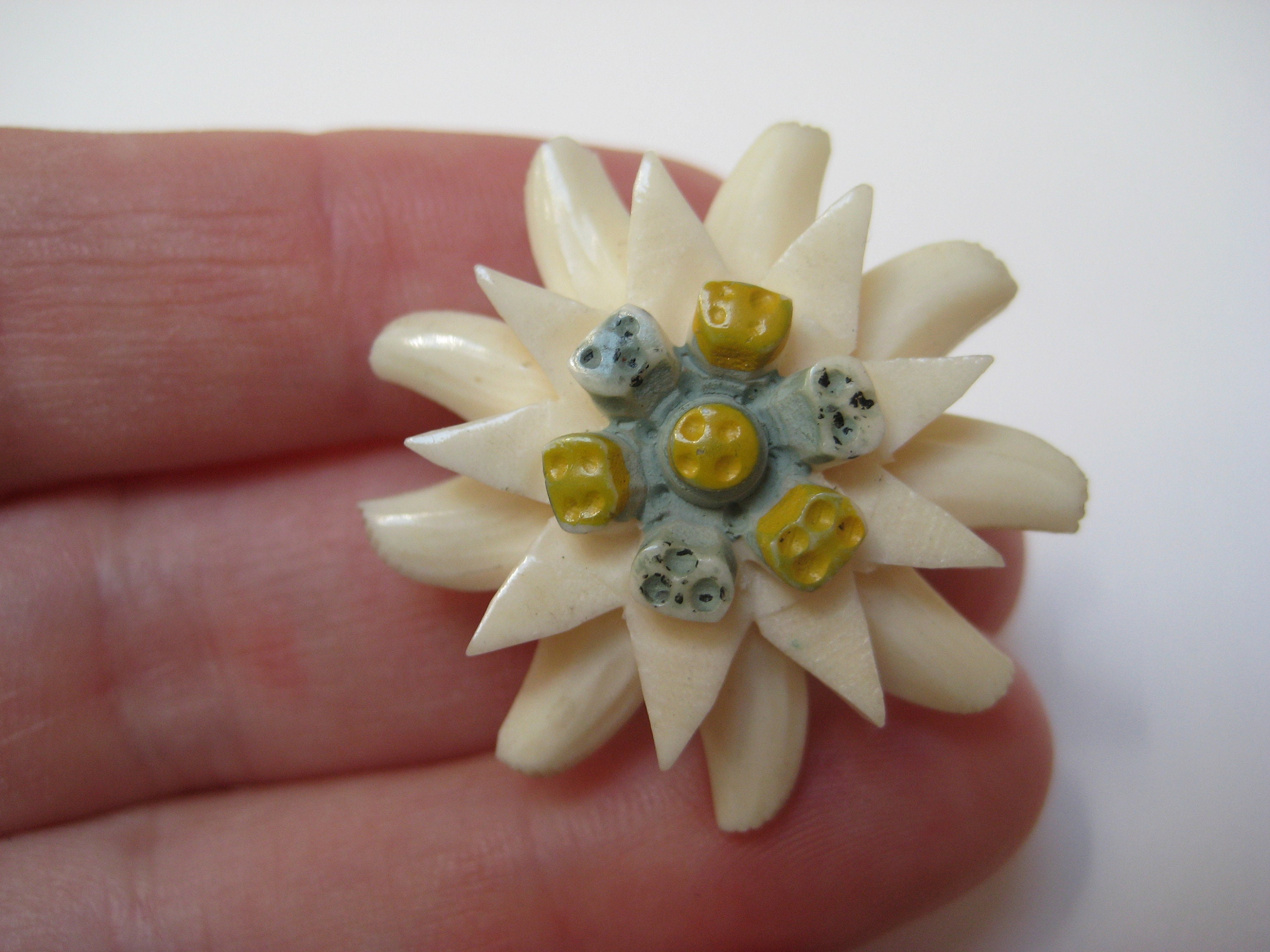 Vintage 1950s Celluloid Edelweiss Alpine Flower Brooch