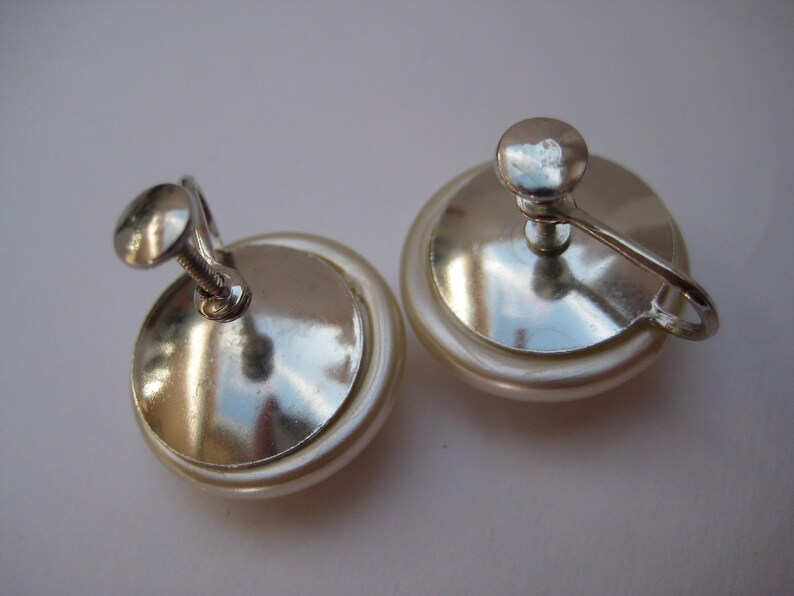 Vintage 1980s Plastic Imitation Pearl Screw Back Earrings