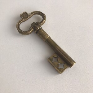 Vintage sleutelflesopener, messing sleutelkurkentrekker, decoratiestuk, barwagenaccessoire, 04230800