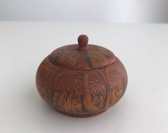 Vintage Holzkiste, handgedrechselte Holzkiste, Schmuckschatulle aus Holz, Präsentationsbox, 05230075