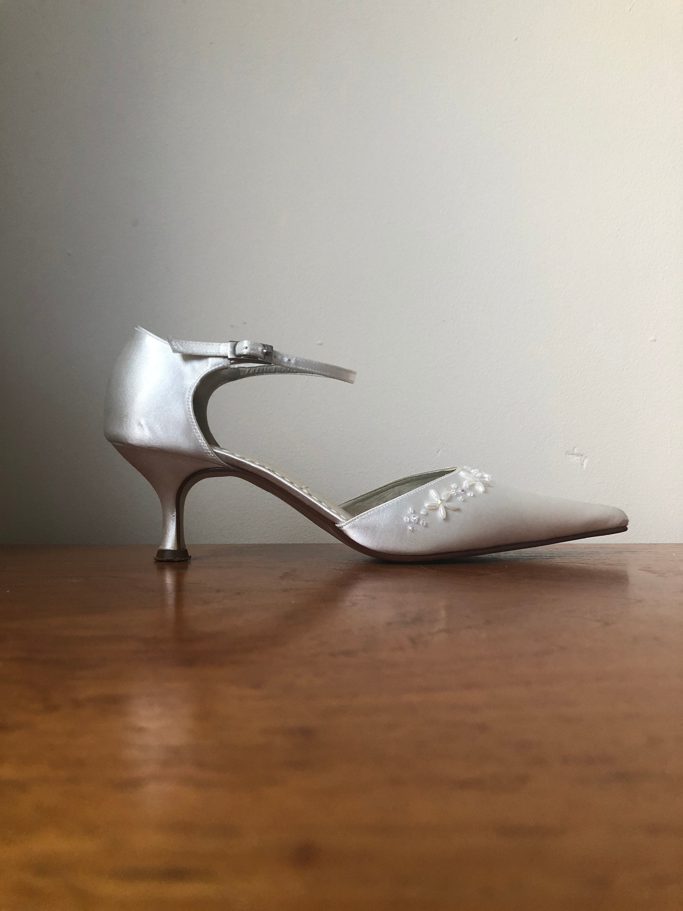 Amazon.com: KaroNairy Silver Kitten Heels for Women Metallic Slingback Heels  Pointed Toe Closed Toe Low Heel Wedding Guest Dress Pumps Shoes : Clothing,  Shoes & Jewelry