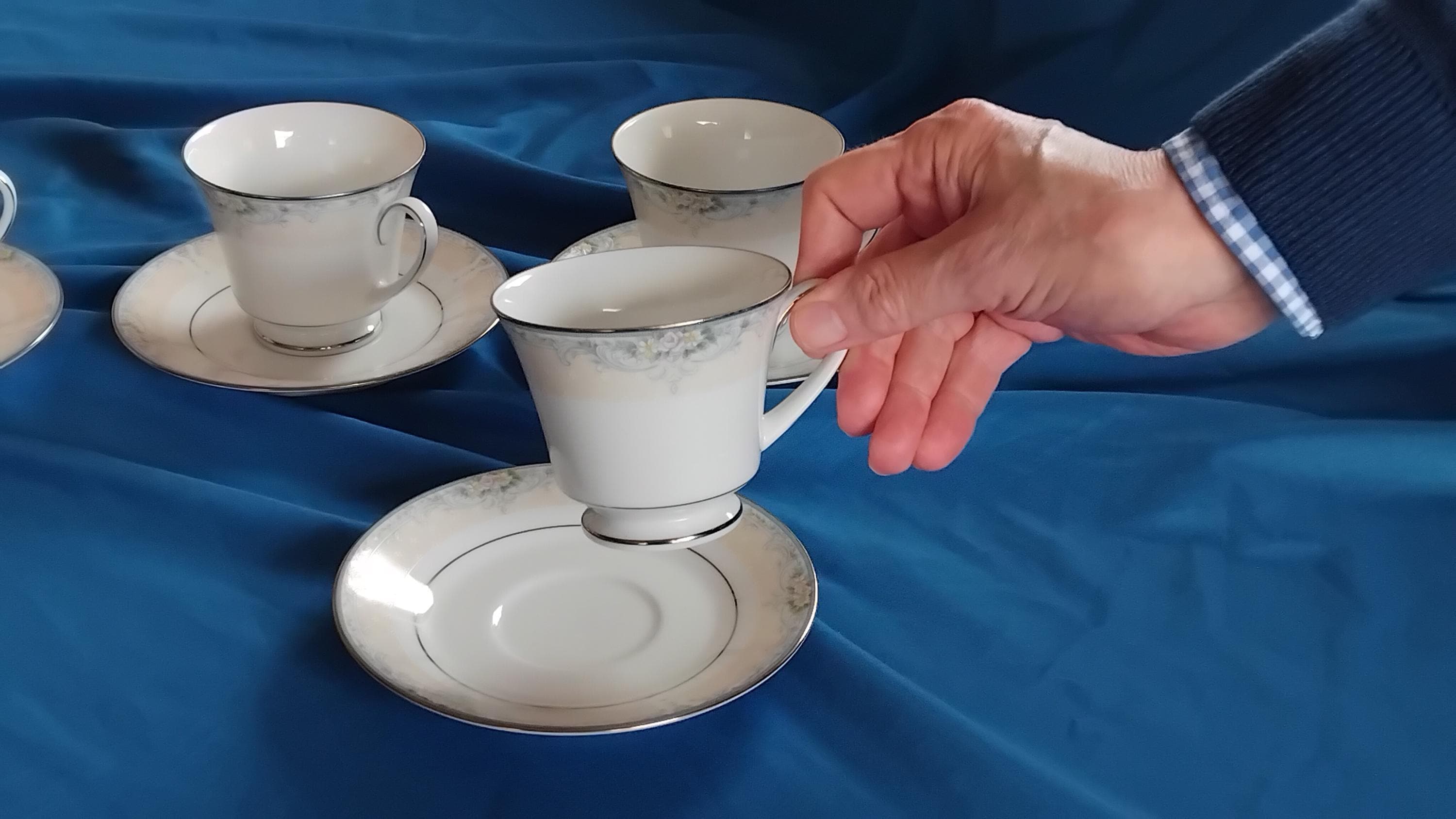 英国　CAVERSWALL   ミニチュアカップ＆ソーサー　2点セット Miniature Cups and Saucers Caverswall - Etsy UK