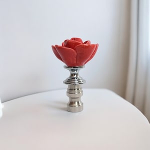 Einer von wunderschönen roten Blumen-Porzellan-Lampenschirm- Endstücken, Harfen-Topper - 6,5 cm hoch - passend für Standard-Harfengewinde