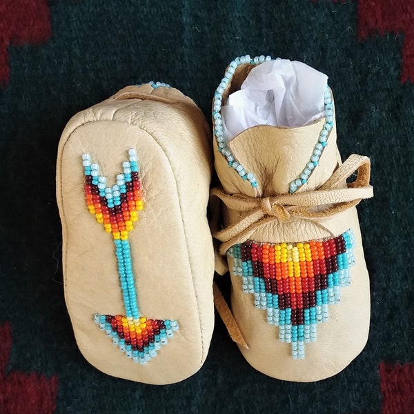 Native American beaded infant moccasins. Keepsake quality handmade baby moccs. Beaded soles in an arrow design for a straight true life path