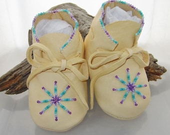 Authentic Native Made Baby Moccasins, Soft Soled Shoes, Lavender beaded Girls shoes, New Mother Gift, Newborn Shower Gift, 1st birthday