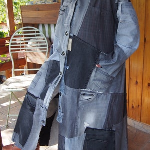 Patchwork-jeankappa: Återvunnen jeanskappa, riven grå denim