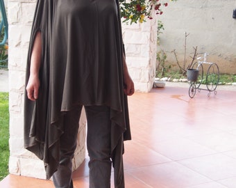 Túnica de jersey de manga corta, asimétrica y holgada, color marrón, con estampado Nara TT032