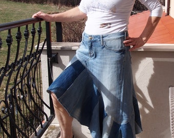 Patchwork denim maxirok: gescheurde jeans, upcycled boho-mode