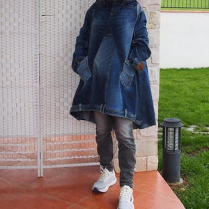 Toppe per cappotto tunica in denim, mantello in denim strappato, cappotto in jeans patchwork unico Nara DP065