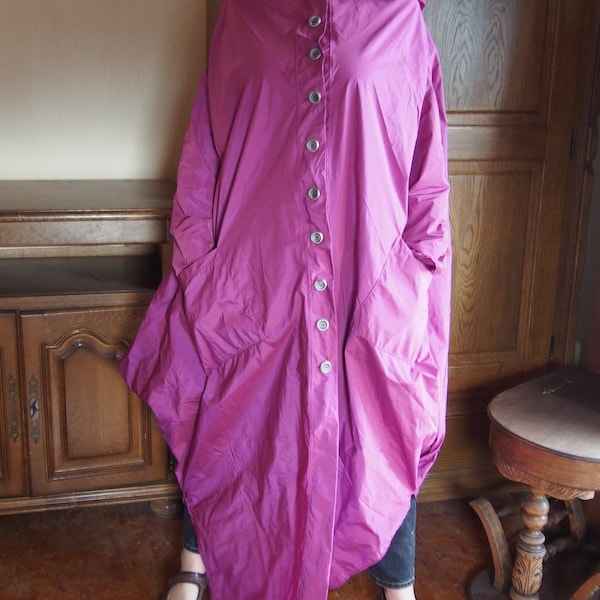 Imperméable long ample, Cape imperméable pour femme, Manteau asymétrique violet, Imperméable à capuche, Imperméable surdimensionné, Maxi veste de pluie, Nara SHP007