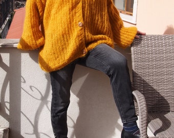 Cárdigan de punto de mohair hecho a mano: amarillo mostaza, talla grande