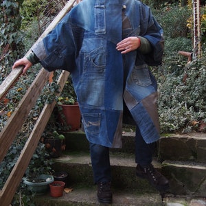 Toppe uniche per cappotti in denim, mantello in denim strappato, cappotto in jeans patchwork Nara DP034