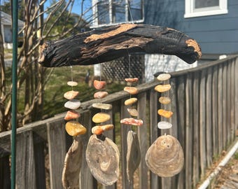 Windgong drijfhout/fossiele schelp/getrommeld kwartsiet