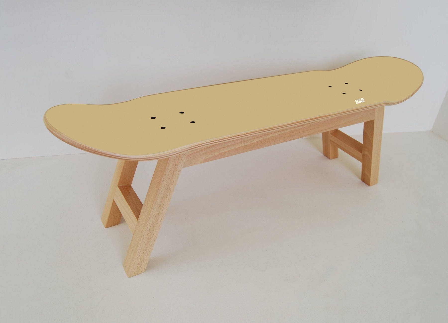 Mueble Taburete skate de madera en color - España