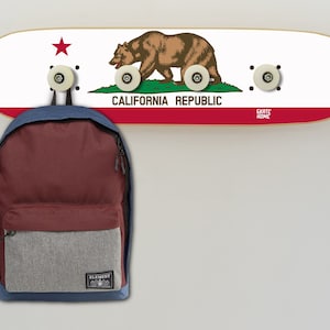 Children&#39;s decoration skateboard Coat Rack - Wooden skateboard Themed Wall - Childs Room Organizer- flag California by skate-home