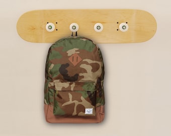 Garderobenleiste Skateboard Pivot Grind, Naturholz - Großes Geschenk für Skateboarder Schlafzimmer