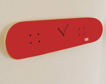 Skateboard uhr, Geschenkidee für Skater perfekt für Schlafzimmer oder Büro - Skate Uhr - Rot