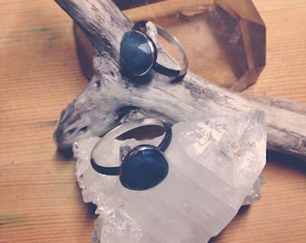 Kendrick: grey-blue rose cut sapphire and sterling silver ring (7.5)