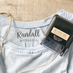 Tampon nom de vêtement, grand texte clair, Tampon pour étiquettes de vêtements personnalisées, Étiquettes de vêtements auto-encreuses, Tampon pour maisons de retraite, CS-10368