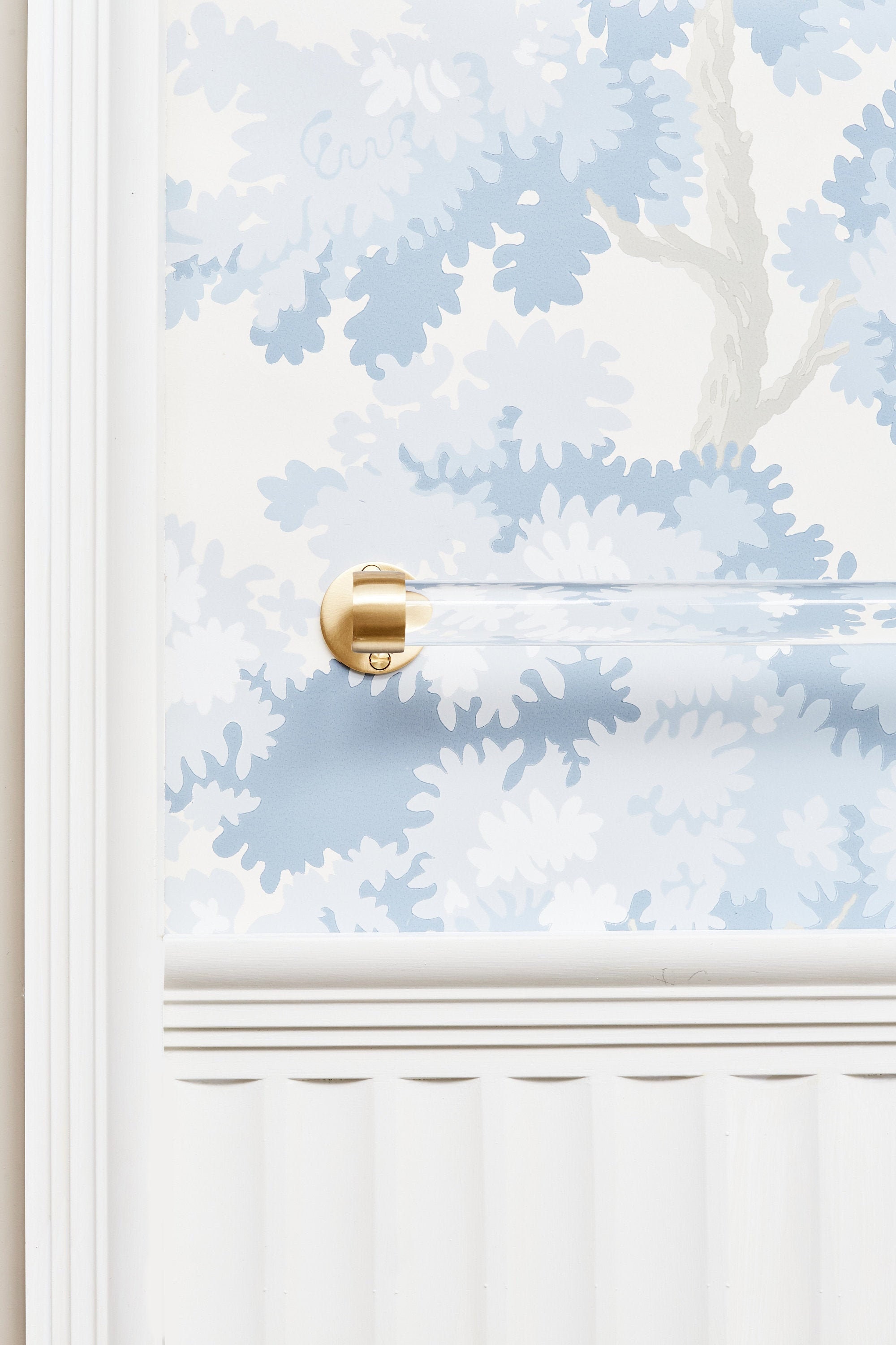 Lucite Towel Bar | Laiton Poli, Laiton Satiné ou Nickel Supports d'extrémité Traditionnels - Lucite 