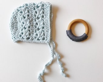 The Lucy Bonnet // Baby bonnet. Handmade bonnet. Crochet bonnet. Vintage bonnet. Baby girl bonnet. Newborn photography prop bonnet.