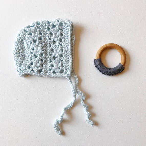 The Lucy Bonnet // Baby bonnet. Handmade bonnet. Crochet bonnet. Vintage bonnet. Baby girl bonnet. Newborn photography prop bonnet.