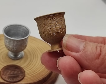 ROMAN VASE with relief. resin. Dollhouse scale. Paint ready 3D printed. custom sizes and custom finishes